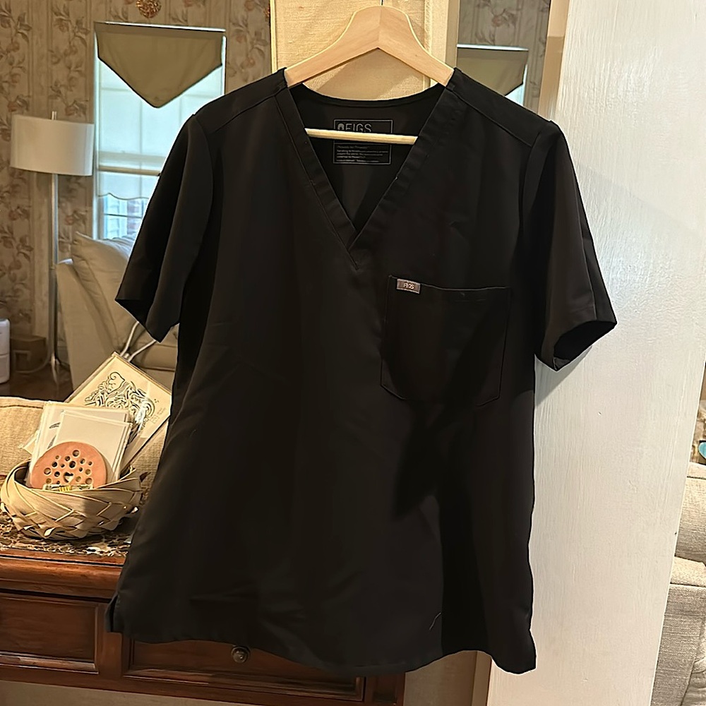 FIGS scrub top: V neck.  Front pocket. Black Large.